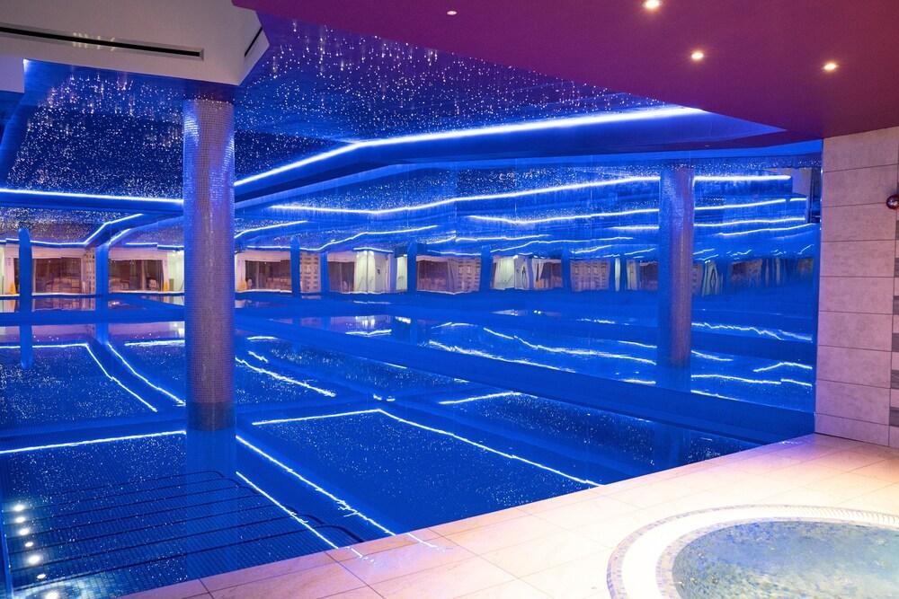 Atrium Hotel Heathrow Hillingdon Exterior photo